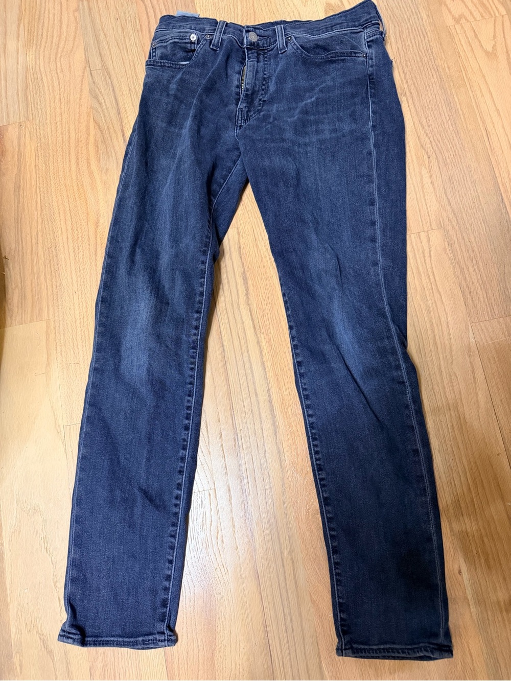 Levi’s Premium black tag Slim Straight Women’s Jeans in Dark Wash